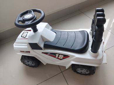[USED] Kids Ride-on Car Toy - White