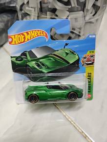 Hotwheels Green Pagani Huayra Roadster Short Card