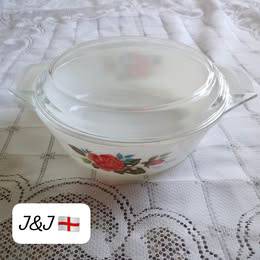 J&J casserole plate with lid 🏴󠁧󠁢󠁥󠁮󠁧󠁿