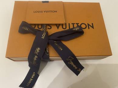 Authentic Louis Vuitton Passport Holder – Full Set