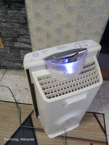 Sharp model FU-W53E plasmacluster air purifier