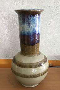 Vintage AW Pottery Classic Long-Necked Vase (70s)