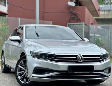 Volkswagen Passat R-LINE in Puchong, SGR