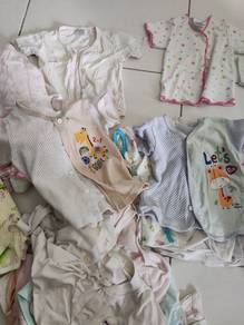 0-4mth baby baju got some yellowwish