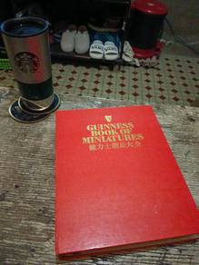 Vintage Guinness Book of Miniatures Box.set