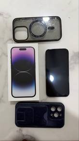 Iphone 14 Pro with expensive accesories