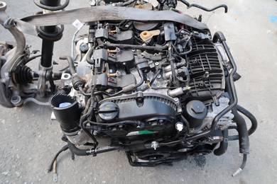 AUDI A4 B9 CVK Engine kosong