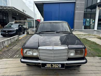 Mercedes Benz 230E  in Johor Bahru, JHR