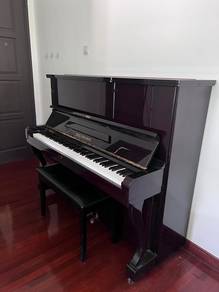 Japanese acoustic upright pianos