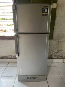 Peti Ais Sharp 2 Pintu 240L