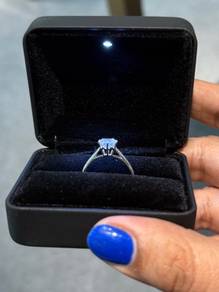 Platinum ring with 1CT lab grown diamond