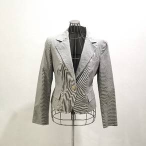 Uniqlo line pattern short blazer