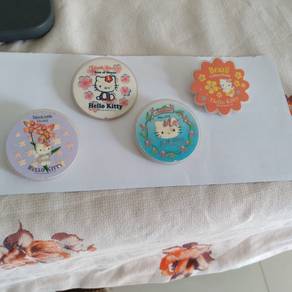 (二手2nd hand) Hello Kitty pins 扣針 x 4