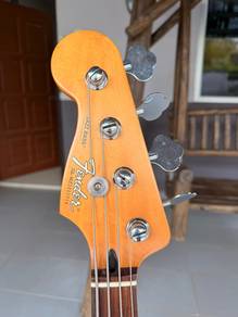 Lefthanded Fender Jazz Bass guitar
