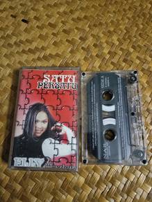 Kaset Elly Mazlein 
Satu Persatu