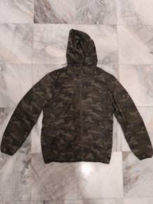Uniqlo light windbreaker jacket japan preloved