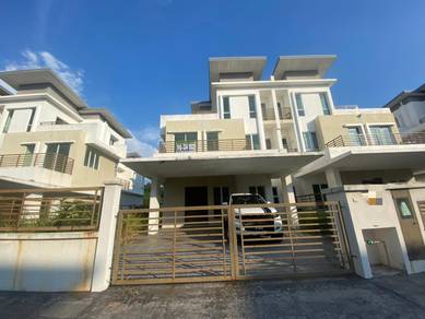 Semi-Detached House For Sale in Rawang,SGR