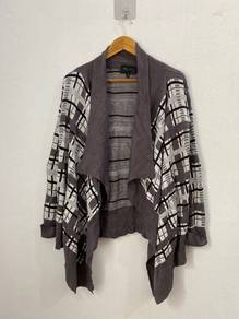 ROMEO + JULIET COUTURE Geometric Drape Cardigan