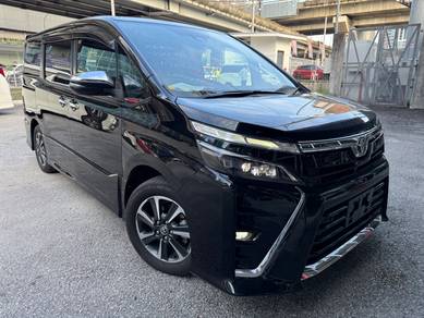 Toyota Voxy ZS KIRAMEKI III in KL City, KUL
