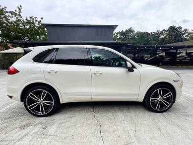 Porsche Cayenne in Ampang Hilir, KUL