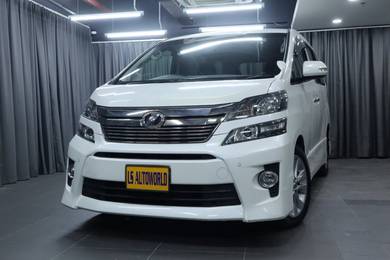 Toyota Vellfire Z PLATINUM SELECTION in Kota Damansara, SGR