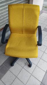 Medium back office chair