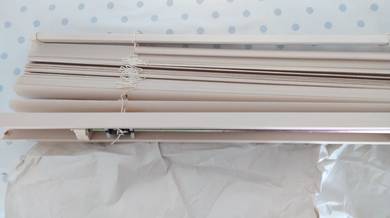 NEW LOWER PRICE Venetian blind