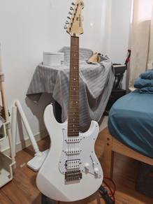 (Yamaha) Electric Guitar + AMP