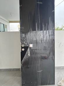 Pintu ruang tamu