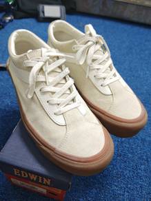 Vans bold
