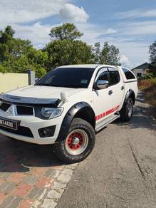 Mitsubishi Triton in Kampong Gajah, PRK