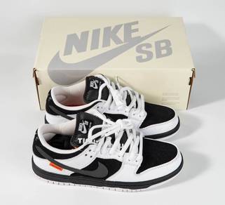 Nike SB Dunk Low TIGHTBOOTH