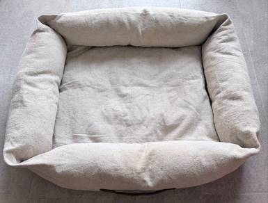 Bolster dog bed