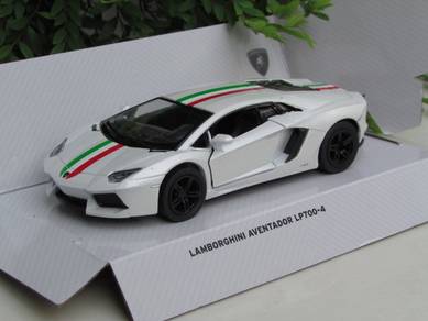 Kinsmart Car Lamborghini Aventador Lp700-4 White