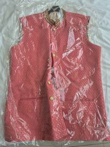 Like new: Men's traditional vest set