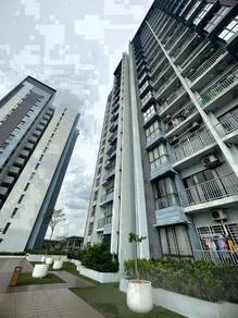 Condominium For Sale in Green Park