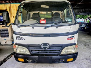 2012 Reg Hino 300 Luton Chiller 13 kaki 1 tan