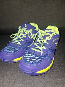 To let go Badminton shoes 