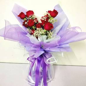Fresh Rose & Baby's Breath Hand Bouquet 