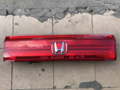 No 22-6-7 Bonnet Reflector Honda Elysion RR5 Jpn
