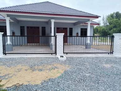 Semi-Detached House For Sale in Paka,TRG