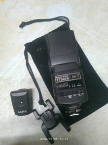 SpeedLight Godox TT520II (Camera Flash)