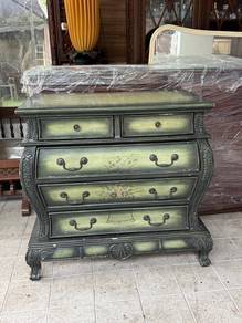 Antiwue italian bombay chest