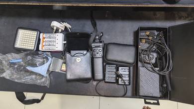 Sony ZV 1 + Saramonic 2+1 Microphone Bundle Set