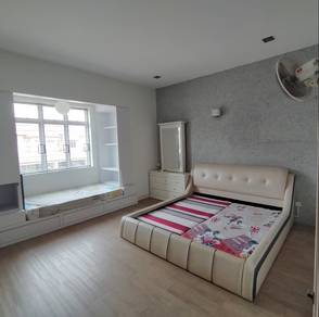 Room in Kota Kemuning, SGR