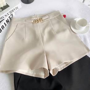 Beige loose shorts