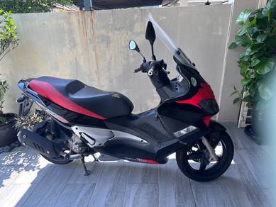 Aprilia SR Max