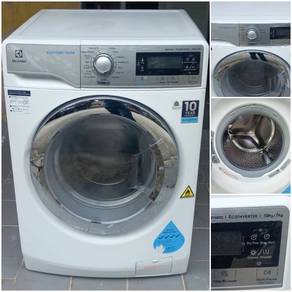 Electrolux front load 2in1 hot washer dryer 10/7.k