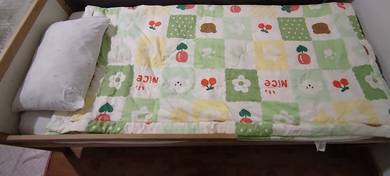 Children's bed!! Includes mattress 