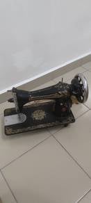 vintage sewing machine 